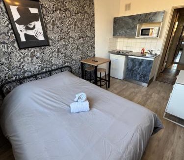 Faubourg Saint-Jacques Apartment | Studio Faventines N 43