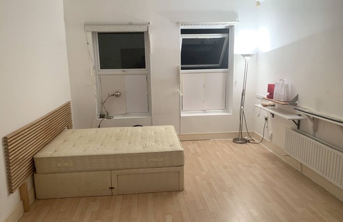 Thornton Heath Apartment | Studio flat on first floor