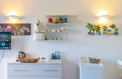 Portisco Apartment | Studio flat with sea view and hydromassage shower