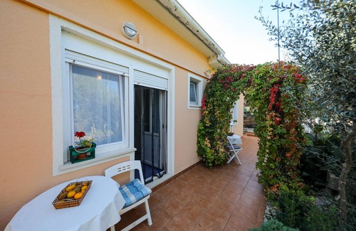 Brbinj Apartment | Studio flat with terrace Brbinj, Dugi otok (AS-8160-a)