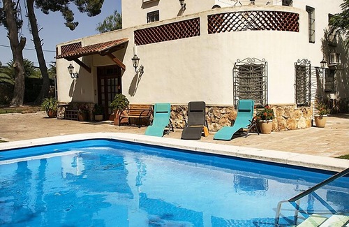 Altafulla Apartment | Studio for 2-3 in villa, satellite TV, garden, pool, 10 min. walk to the beach