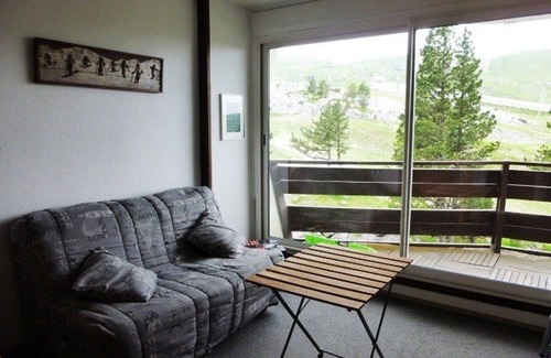 Arette Apartment | Studio for 6 with direct slope access, balcony and free parking