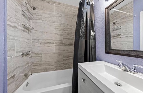 North Hyde Park Apartment | Studio for a person to live with separate entrance without kitchen