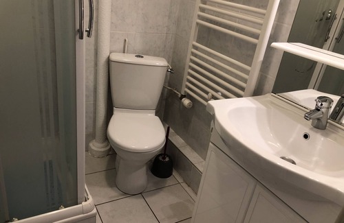 Arles-sur-Tech Apartment | Studio Avec vue sur la Rivière et Parking Pour 2 Personnes à 50 M des Thermes