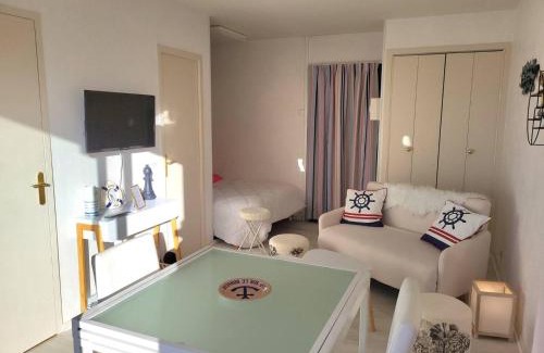 Merville-Franceville-Plage Apartment | Studio Cabine 4 Pers, Front de Mer, Balcon Sud, Parking Privé, Vélos Inclus, Aucun Animal Autorisé - FR-1-465-84