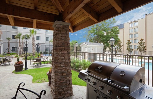Lafayette Apartment | Studio | Free Breakfast. Pool & Hot Tub.