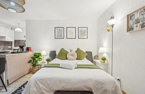 Miplaine Apartment | Studio garden and serenity, near Eurexpo and GroupamaStadium