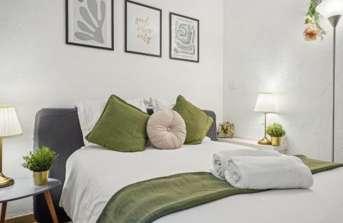 Miplaine Apartment | Studio garden and serenity, near Eurexpo and GroupamaStadium