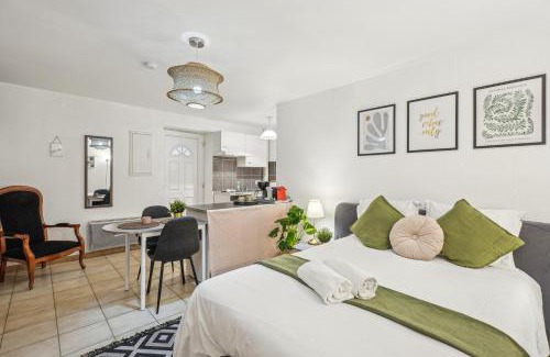 Miplaine Apartment | Studio garden and serenity, near Eurexpo and GroupamaStadium