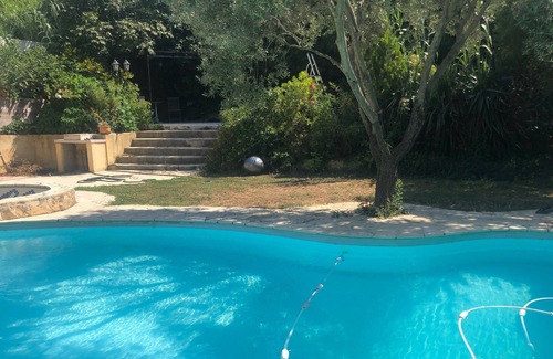 Saint-Mitre Bed & Breakfast | Studio garden swimming pool