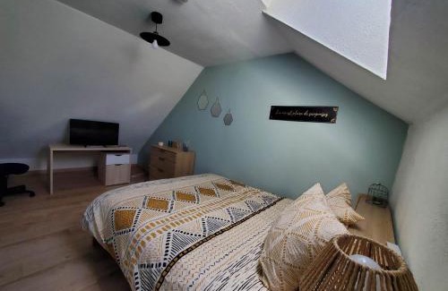 Le Creusot Apartment | Studio grand lit 160 tout équipé wifi