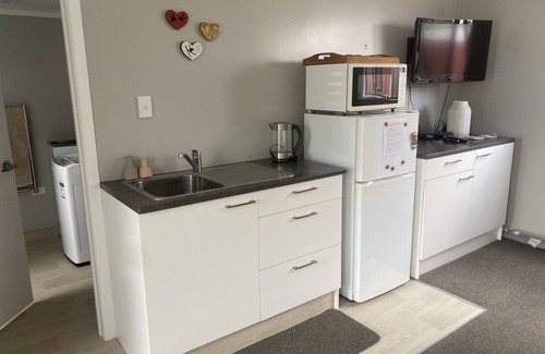 Raglan Apartment | Studio - Handy Location