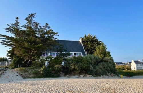 Audierne Apartment | Studio in a magnificent Villa, exceptional location, private beach access.