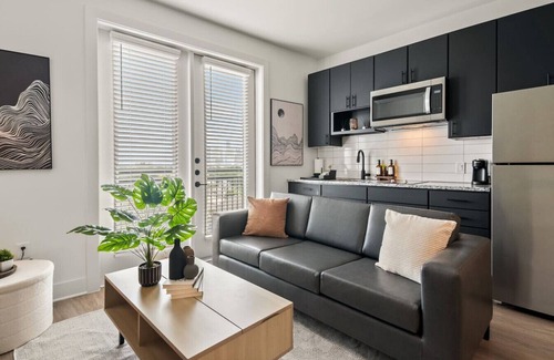 Neartown Apartment | Studio in Downtown Houston | Shared Pool & Gym