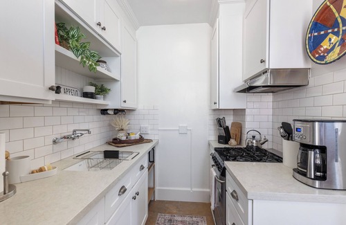 East Village Apartment | Studio in Downtown Long Beach