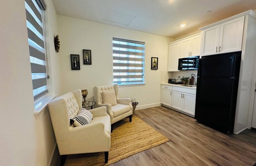 Folsom Apartment | Studio in Folsom near Intel with breakfast and free parking.