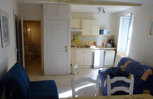 Quinson Apartment | Studio in Quinson Provençal village on the edge of the Verdon, landscape swimming, kayaking, etc.