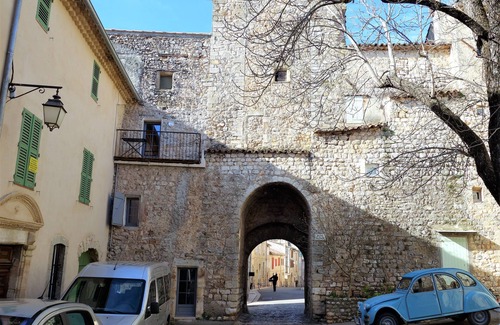 Quinson Apartment | Studio in Quinson Provençal village on the edge of the Verdon, landscape swimming, kayaking, etc.