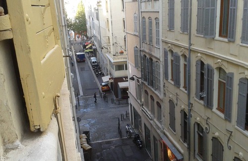 Noailles Apartment | STUDIO IN THE HEART OF MARSEILLE