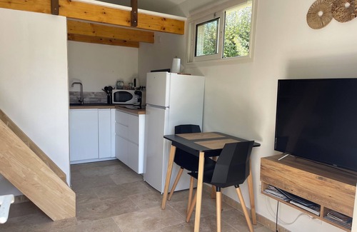 Saint-Hilaire-de-Brethmas Apartment | Studio in the pines and swimming pool