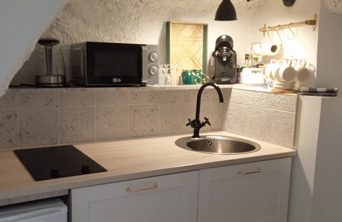 Marguerittes Apartment | Studio in village house with small courtyard