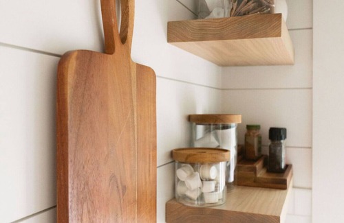 Seagrove Beach Cottage | Studio Juan: Seagrove Beach tiny house 30A + pool + bikes + beach chairs