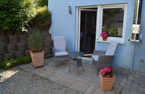 Estenfeld Apartment | Studio 'Komfort-Apartment Mit Terrasse' with Private Terrace and Wi-Fi