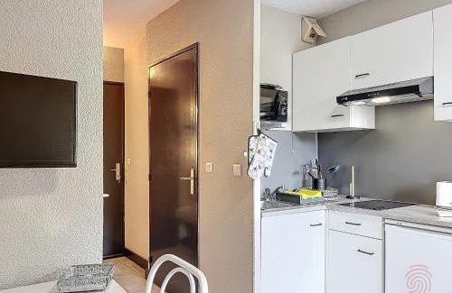 Lamalou-les-Bains Apartment | Studio lumineux proche centre-ville et thermes, balcon, parking, animaux acceptés - FR-1-451-211