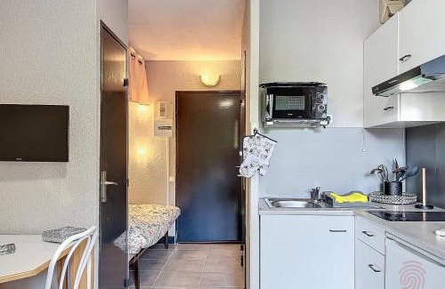 Lamalou-les-Bains Apartment | Studio lumineux proche centre-ville et thermes, balcon, parking, animaux acceptés - FR-1-451-211
