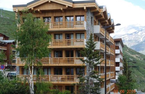 Les Almes Apartment | Studio lumineux proche des pistes avec WIFI - FR-1-502-436