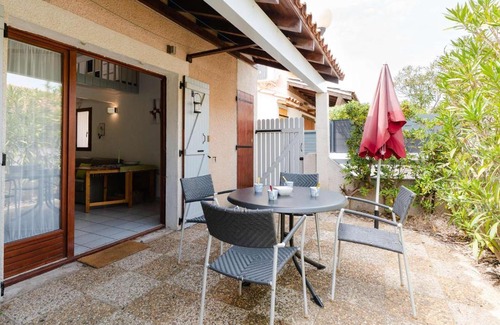 Les Ayguades Villa | Studio mezzanine avec piscine, terrasse et parking proche plage à Gruissan - FR-1-409-189
