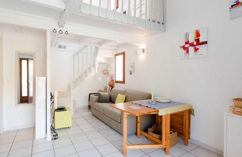 Les Ayguades Villa | Studio mezzanine avec piscine, terrasse et parking proche plage à Gruissan - FR-1-409-189