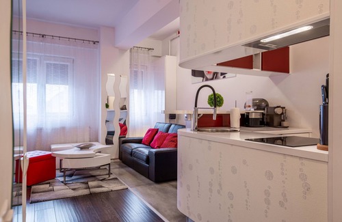 Chiajna Apartment | Studio Militari Residence Bucharest M 6