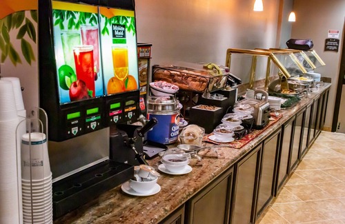 Milpitas Apartment | Studio Near Downtown. Free Breakfast. Outdoor Pool & Hot Tub.
