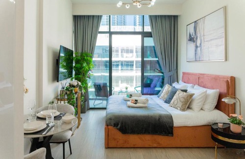 Nad Al Sheba Apartment | Studio next Dubai Mall with pool