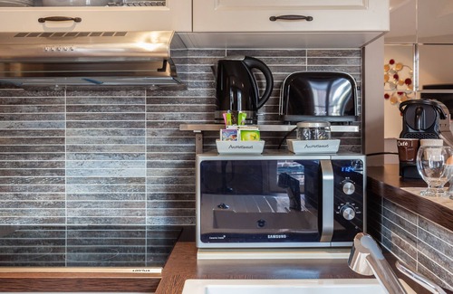 Honfleur Apartment | Studio of the WOOD MAN 2nd floor. In the historic center of Honfleur