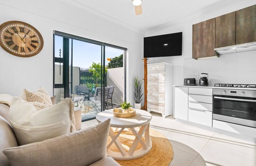 Bloubergstrand Apartment | Studio on North - Studio Apartment, Sleeps 2