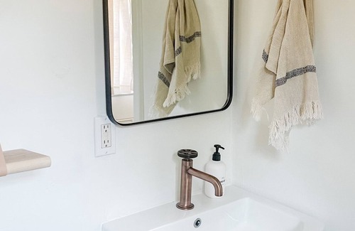 Chico Cottage | Studio on Sunset | Peaceful Stay in Central Chico