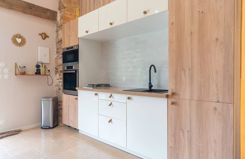 Esparron Apartment | Studio 'Petit Loft A La Campagne' with shared pool, balcony and air conditioning