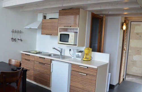 La Flotte Apartment | Studio-Port View with wet room