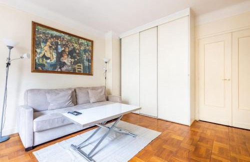 Porte-Dauphine Apartment | Studio#Porte Dauphine#Avenue Foch#2pers.