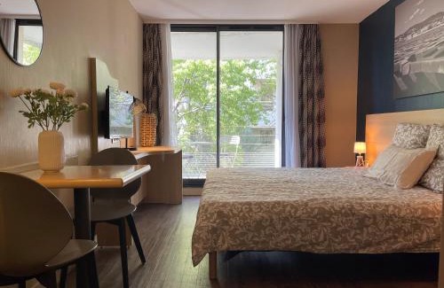 La Plage Apartment | STUDIO PRADO PLAGE PISCINE TERRASSE