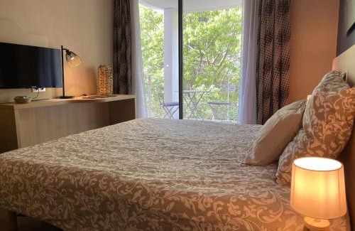 La Plage Apartment | STUDIO PRADO PLAGE PISCINE TERRASSE