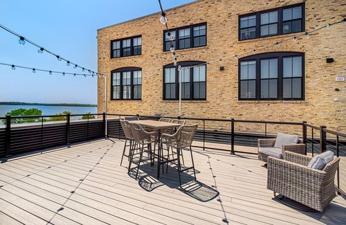 Madison House | Studio Queen in the heart of downtown.