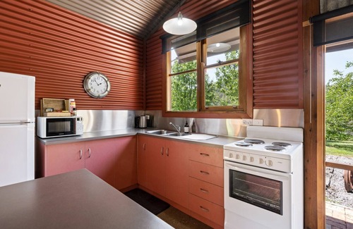Bright Apartment | Studio @ Quins Gap Retreat
