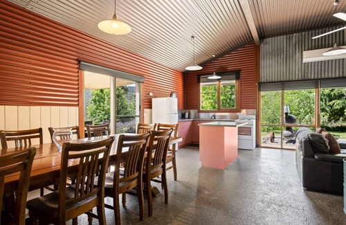 Bright Apartment | Studio @ Quins Gap Retreat