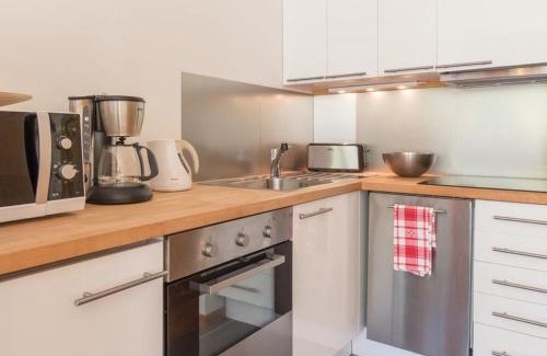 La Salle-les-Alpes Apartment | Studio rénové avec balcon sud, skis aux pieds, parking et grand jardin, La Salle-les-Alpes - FR-1-330F-237