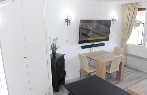 Pra Loup Apartment | Studio rénové proche des pistes avec terrasse et TV grand écran - FR-1-165A-98