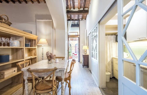 Radicondoli Apartment | Studio "Radicondoli" with Balcony & Wi-Fi