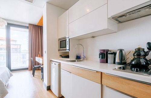 Merter Apartment | Studio Residence w Balcony Near Metro and Malls